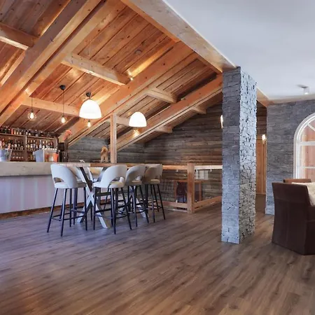 Le Labrador Hotel